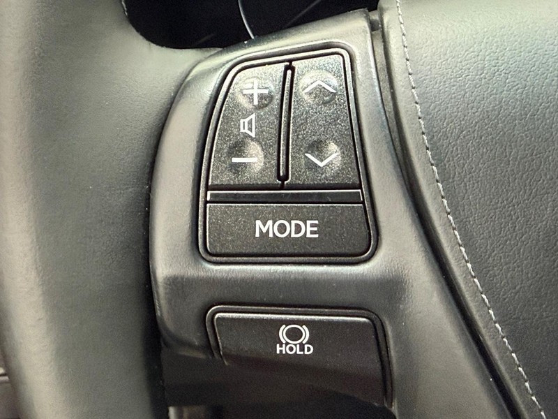 Lexus LS 460 Vehicle Full-screen Gallery Image 18