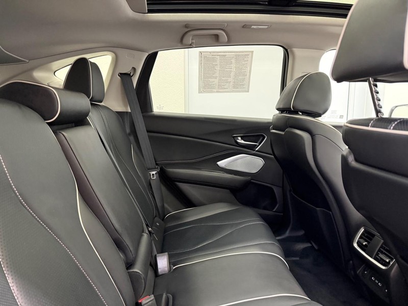 Acura RDX Vehicle Full-screen Gallery Image 08