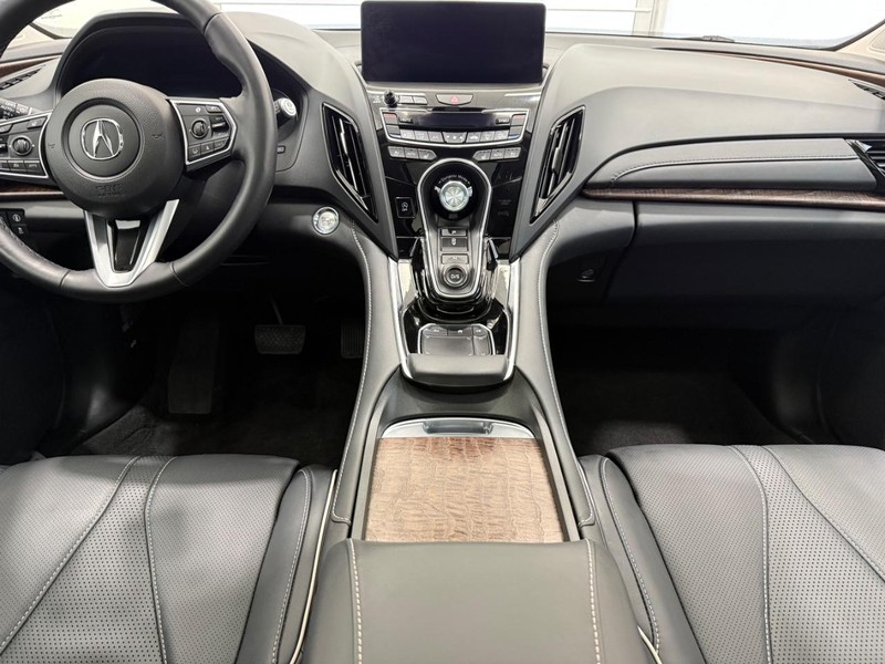 Acura RDX Vehicle Full-screen Gallery Image 09
