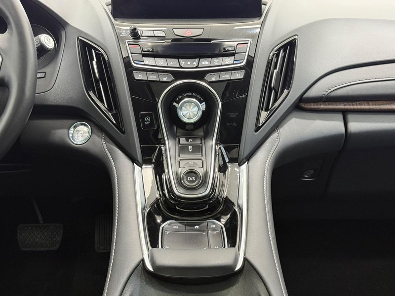 Acura RDX Vehicle Full-screen Gallery Image 10