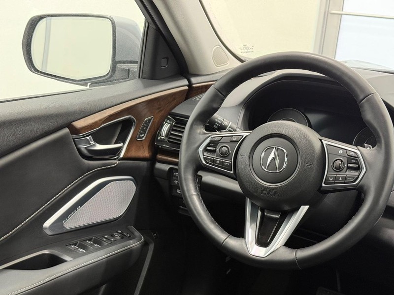 Acura RDX Vehicle Full-screen Gallery Image 11