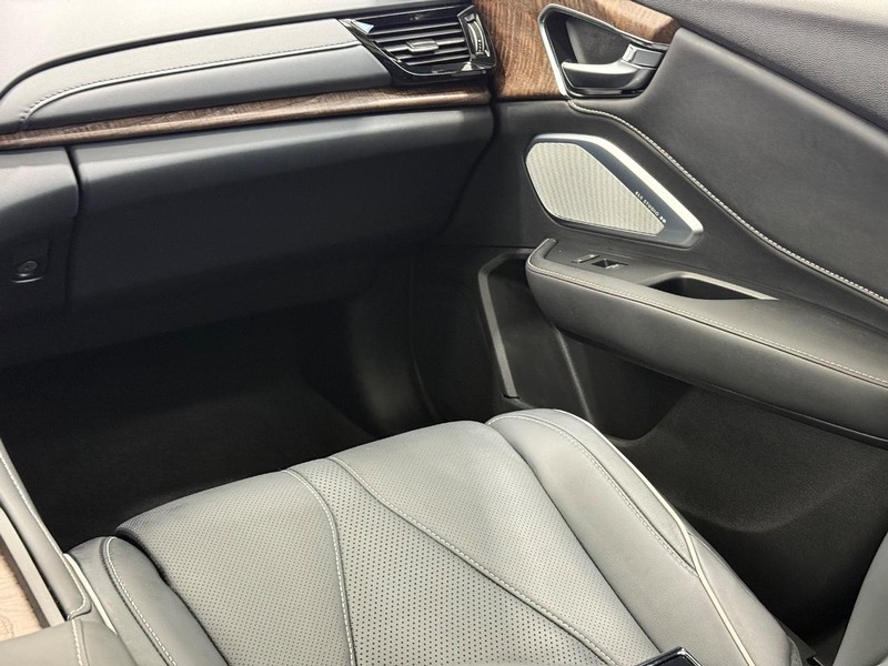 Acura RDX Vehicle Full-screen Gallery Image 12