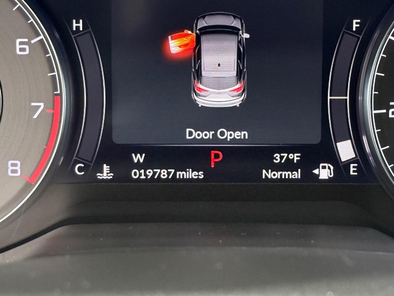 Acura RDX Vehicle Full-screen Gallery Image 16