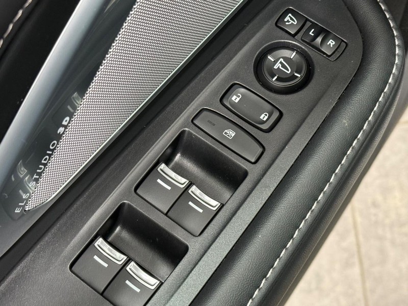 Acura RDX Vehicle Full-screen Gallery Image 19