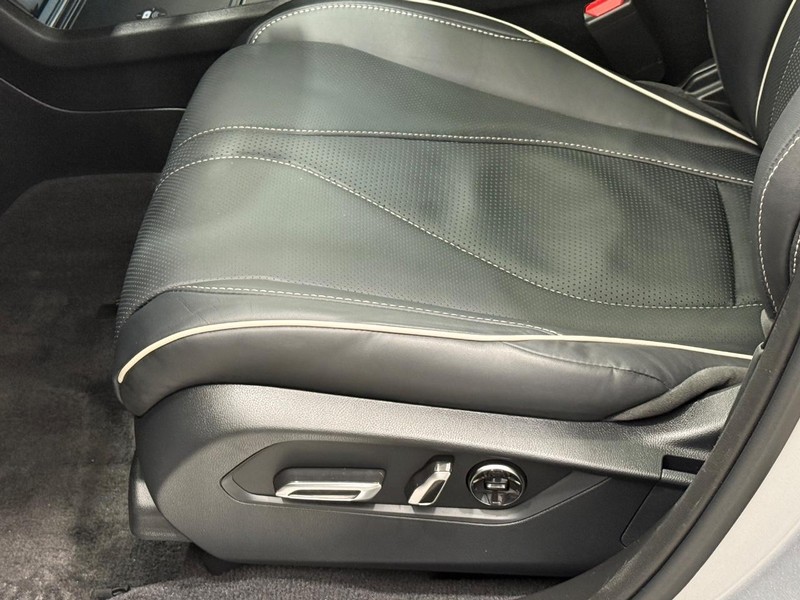 Acura RDX Vehicle Full-screen Gallery Image 20