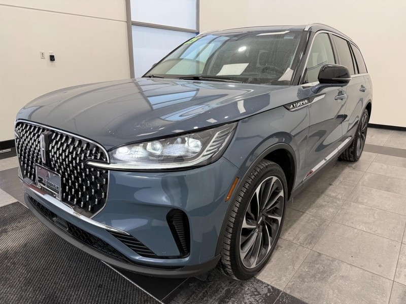 Lincoln Aviator Vehicle Full-screen Gallery Image 6