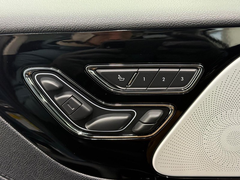 Lincoln Aviator Vehicle Full-screen Gallery Image 15