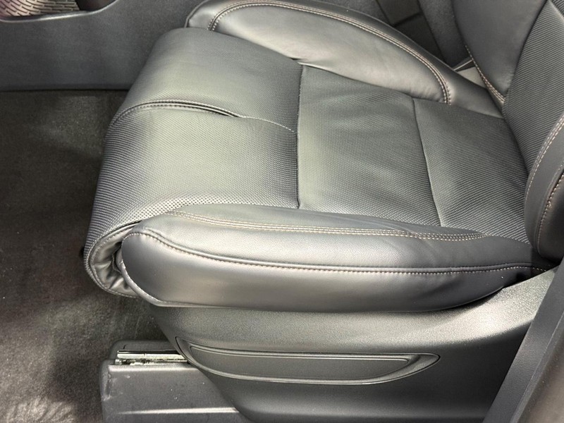 Lincoln Aviator Vehicle Full-screen Gallery Image 22