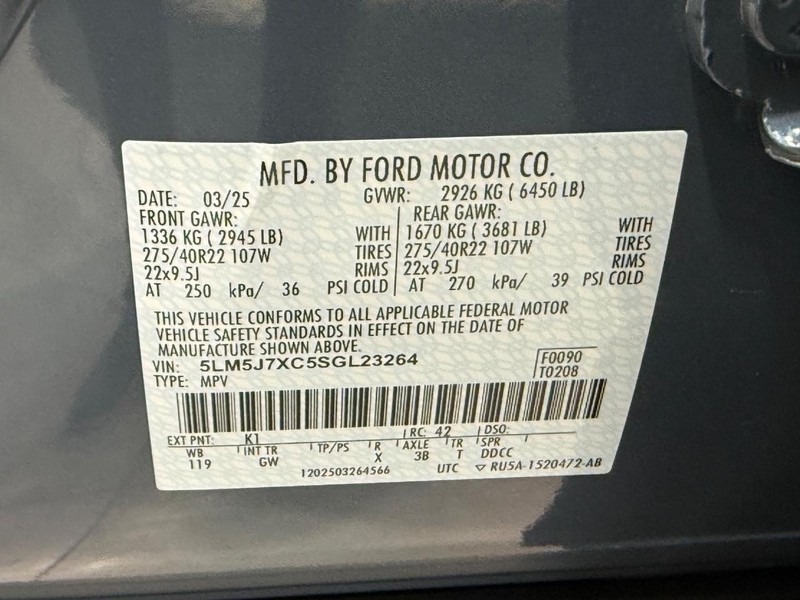 Lincoln Aviator Vehicle Full-screen Gallery Image 23