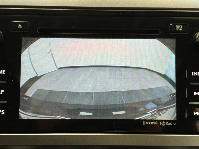 Subaru Legacy Vehicle Full-screen Gallery Image 19