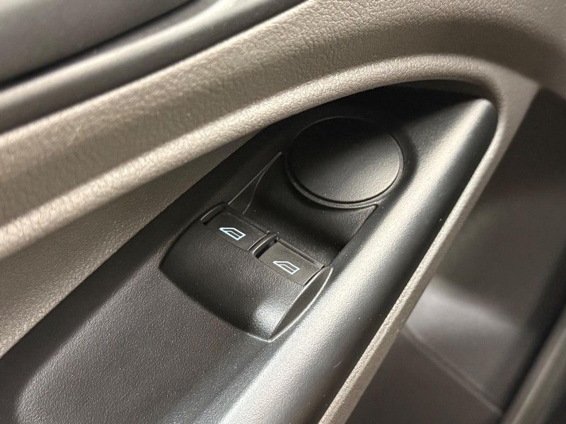 Ford Transit Connect Van Vehicle Full-screen Gallery Image 20