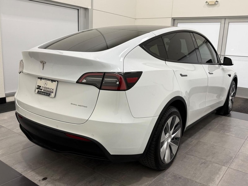 Tesla Model Y Vehicle Full-screen Gallery Image 2