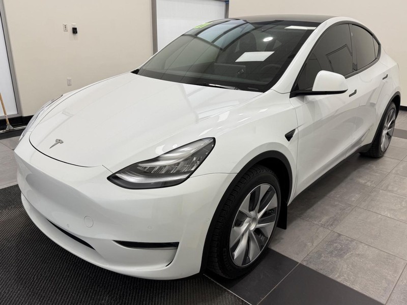 Tesla Model Y Vehicle Full-screen Gallery Image 6