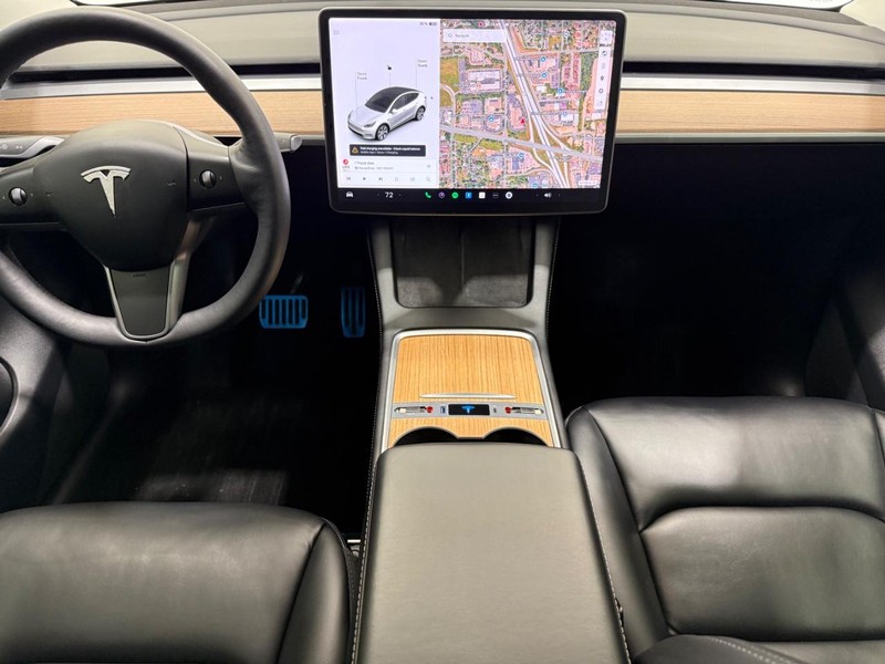 Tesla Model Y Vehicle Full-screen Gallery Image 9