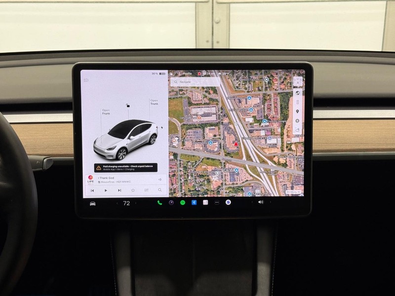 Tesla Model Y Vehicle Full-screen Gallery Image 10
