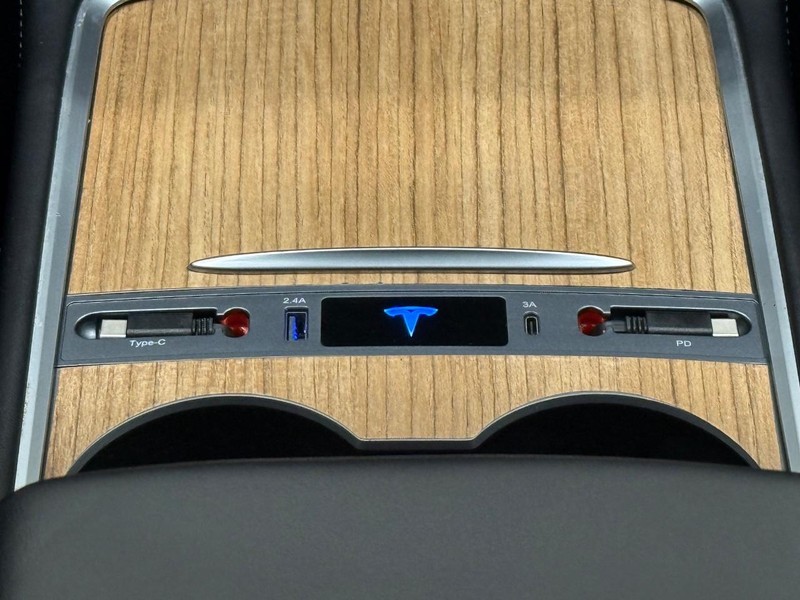 Tesla Model Y Vehicle Full-screen Gallery Image 11