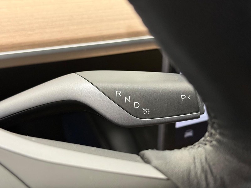 Tesla Model Y Vehicle Full-screen Gallery Image 16