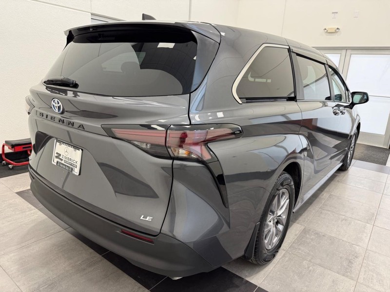 Toyota Sienna Vehicle Full-screen Gallery Image 2