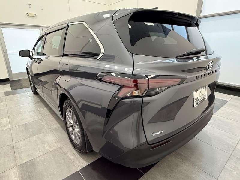 Toyota Sienna Vehicle Full-screen Gallery Image 4