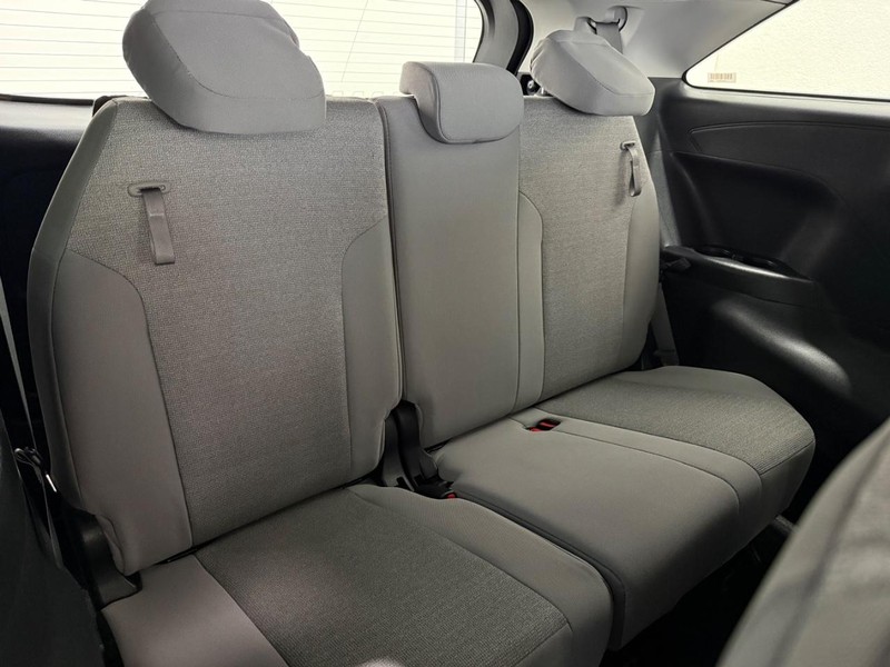 Toyota Sienna Vehicle Full-screen Gallery Image 8