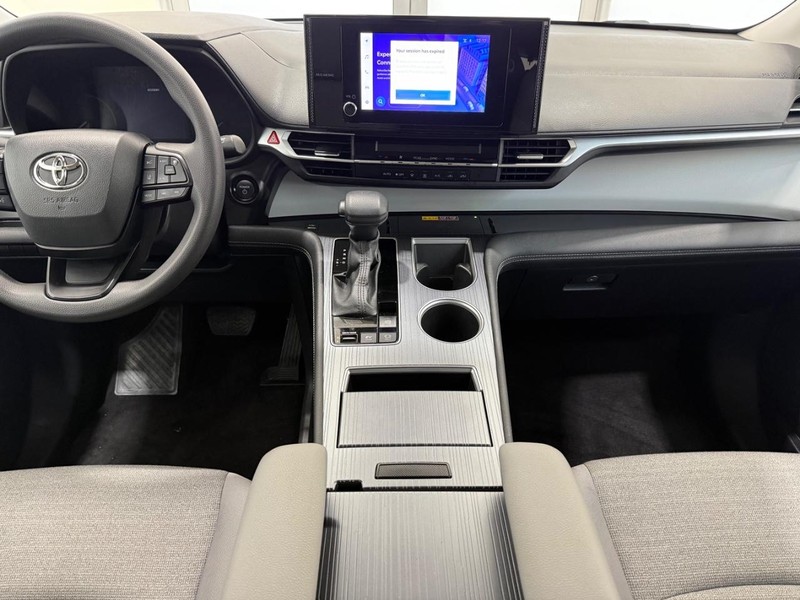 Toyota Sienna Vehicle Full-screen Gallery Image 10