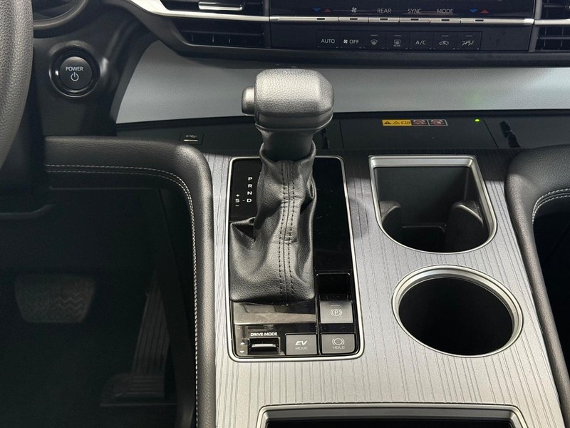 Toyota Sienna Vehicle Full-screen Gallery Image 12