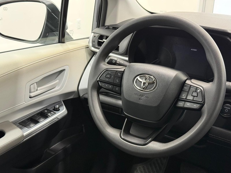 Toyota Sienna Vehicle Full-screen Gallery Image 13