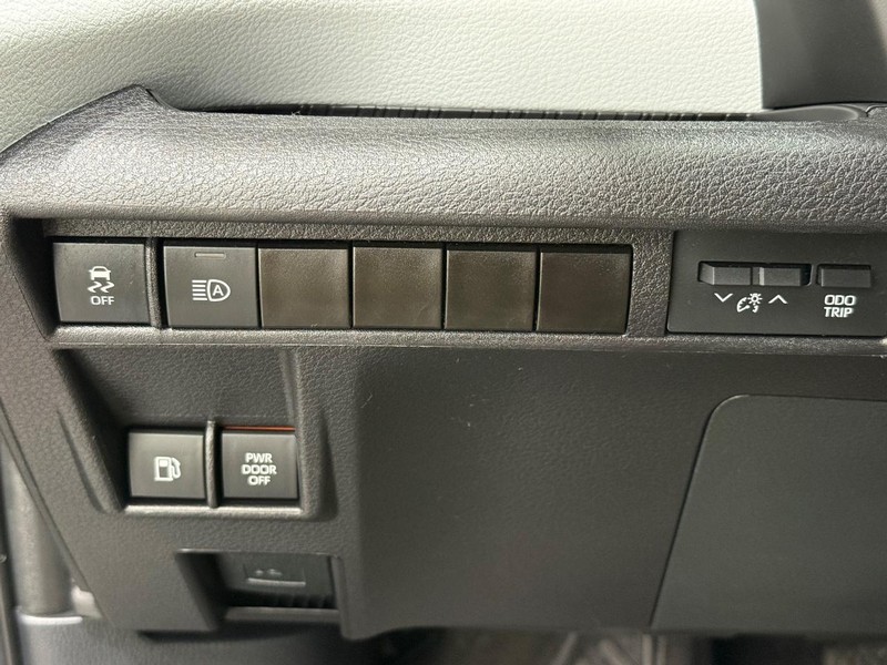 Toyota Sienna Vehicle Full-screen Gallery Image 15