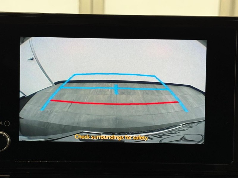 Toyota Sienna Vehicle Full-screen Gallery Image 19