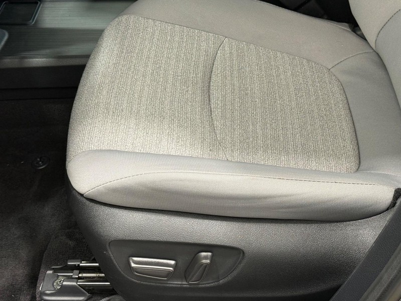 Toyota Sienna Vehicle Full-screen Gallery Image 21