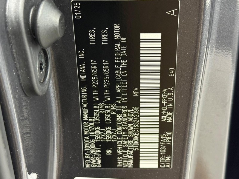 Toyota Sienna Vehicle Full-screen Gallery Image 22