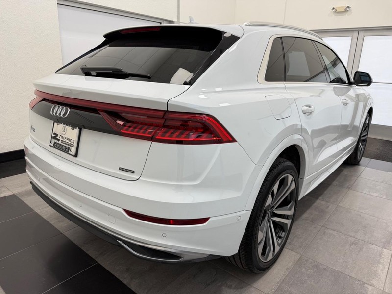 Audi Q8 Vehicle Full-screen Gallery Image 2