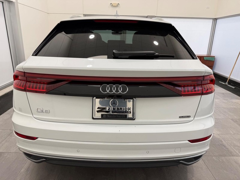 Audi Q8 Vehicle Full-screen Gallery Image 3