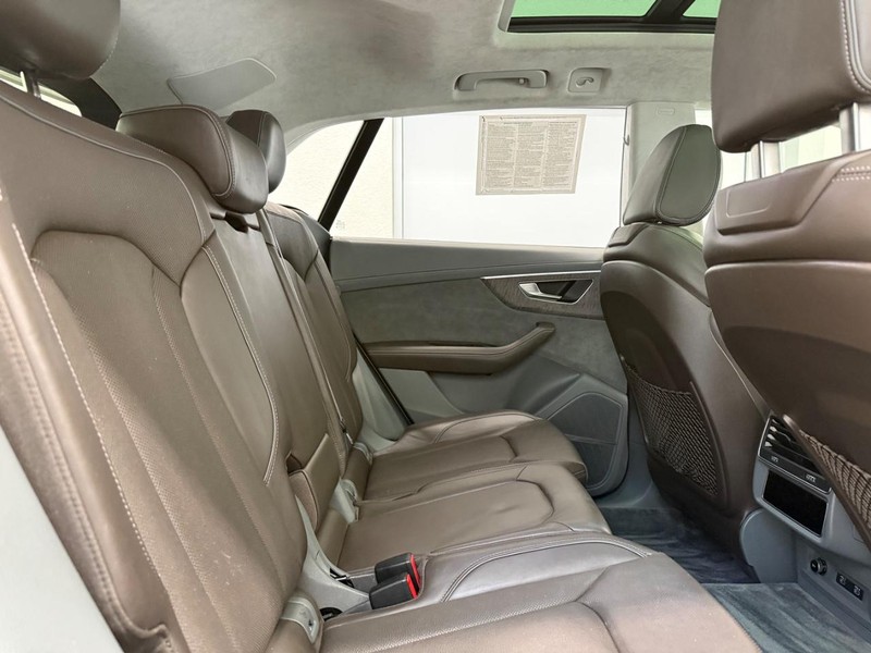 Audi Q8 Vehicle Full-screen Gallery Image 8