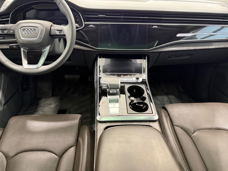 Audi Q8 Vehicle Full-screen Gallery Image 9