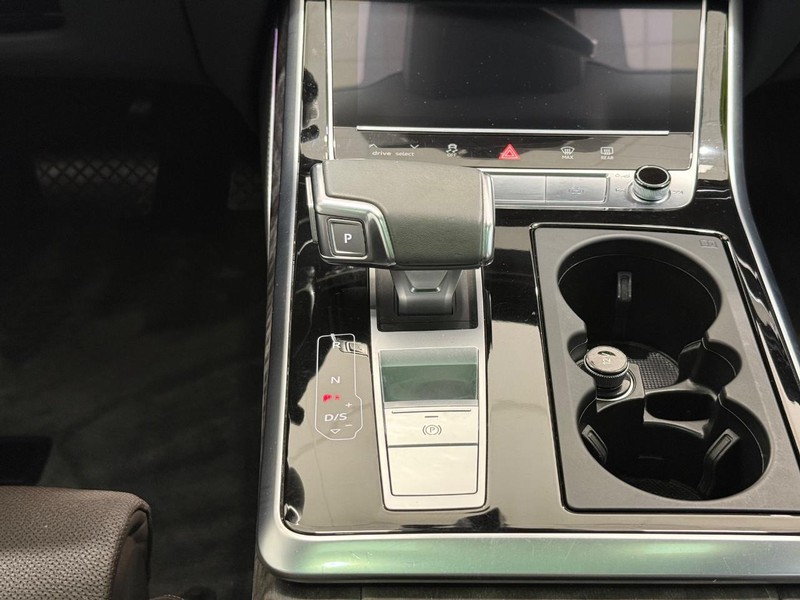 Audi Q8 Vehicle Full-screen Gallery Image 11