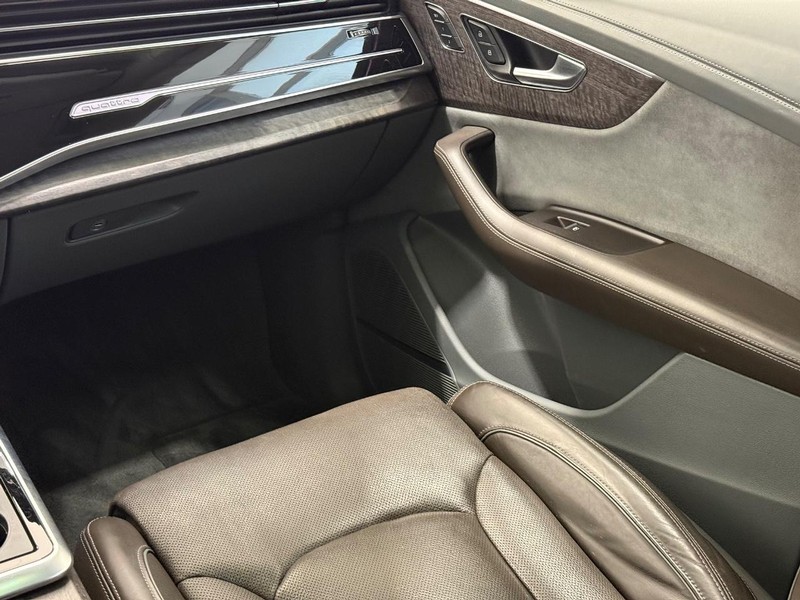 Audi Q8 Vehicle Full-screen Gallery Image 13