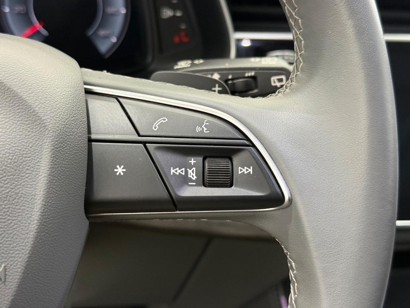 Audi Q8 Vehicle Full-screen Gallery Image 16