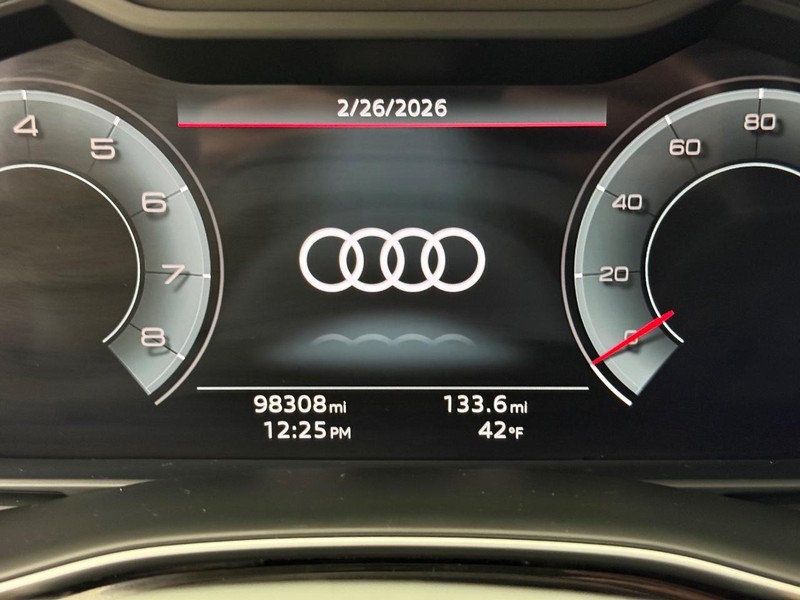 Audi Q8 Vehicle Full-screen Gallery Image 17