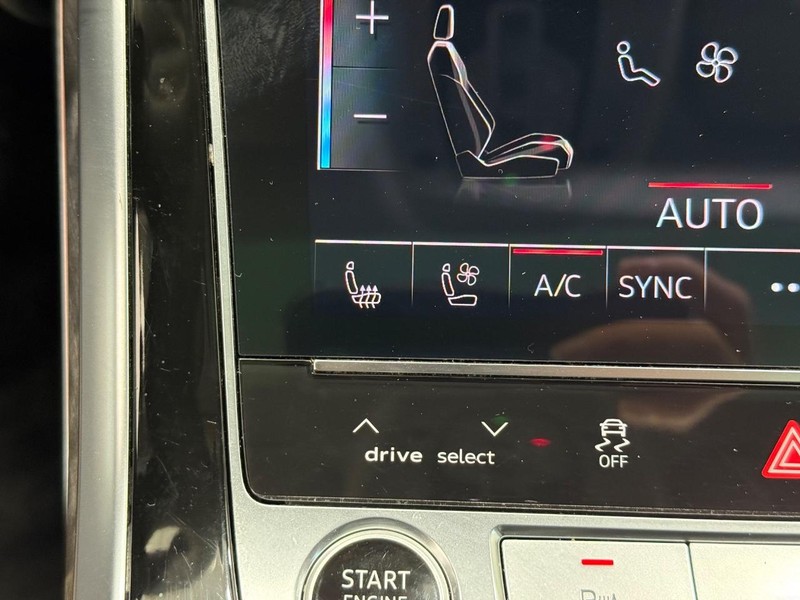 Audi Q8 Vehicle Full-screen Gallery Image 19