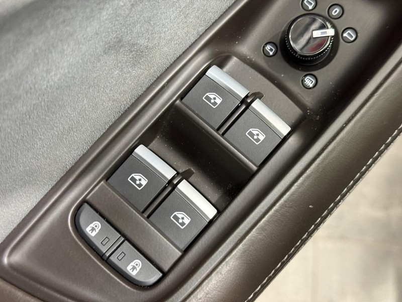 Audi Q8 Vehicle Full-screen Gallery Image 20