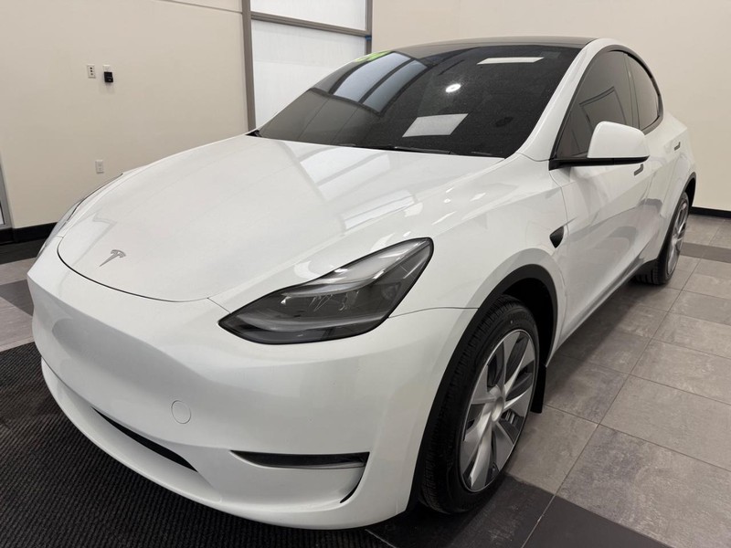 Tesla Model Y Vehicle Full-screen Gallery Image 6