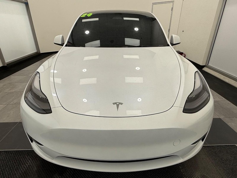 Tesla Model Y Vehicle Full-screen Gallery Image 7