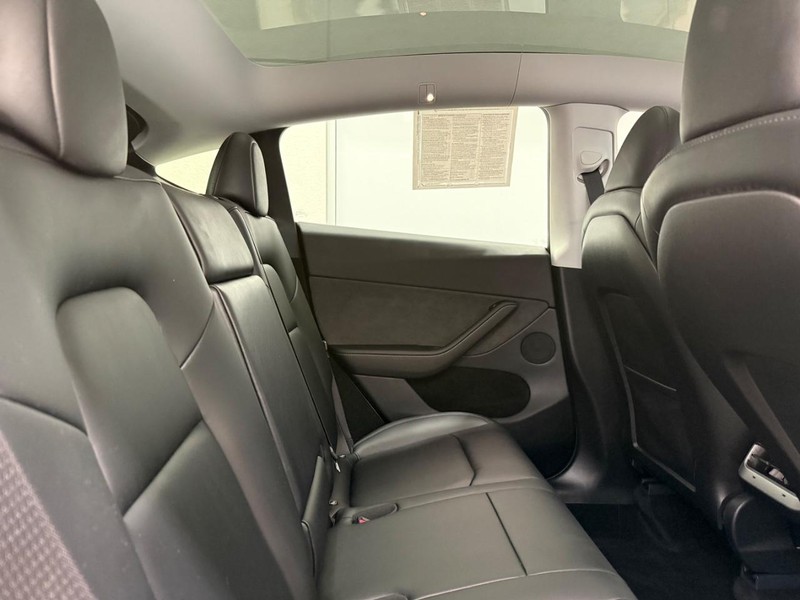 Tesla Model Y Vehicle Full-screen Gallery Image 8