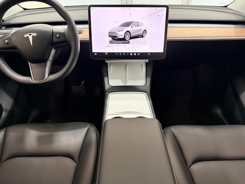 Tesla Model Y Vehicle Full-screen Gallery Image 9