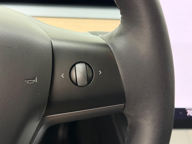 Tesla Model Y Vehicle Full-screen Gallery Image 14