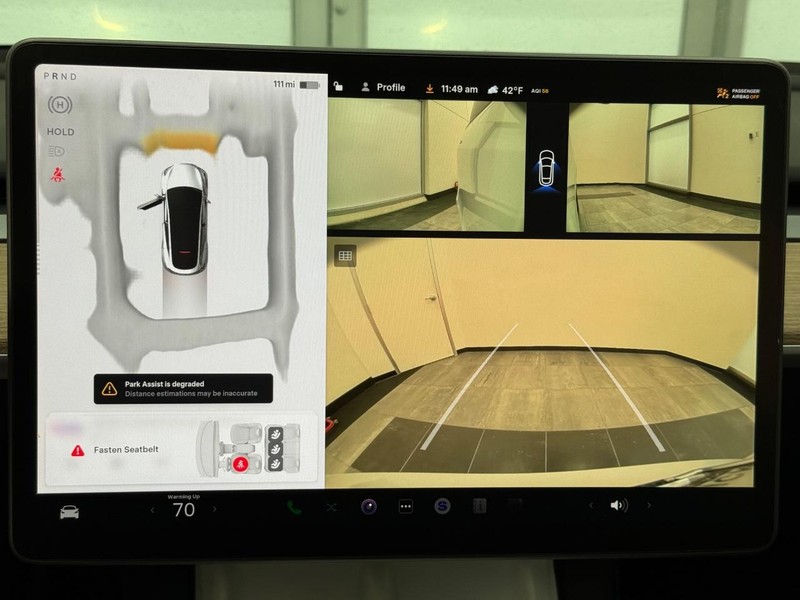 Tesla Model Y Vehicle Full-screen Gallery Image 16