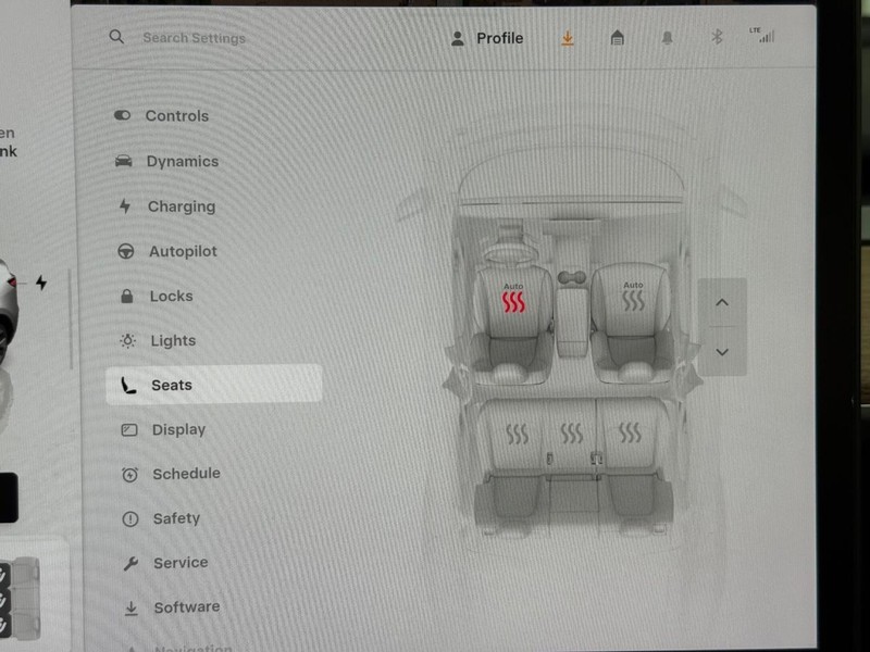 Tesla Model Y Vehicle Full-screen Gallery Image 17