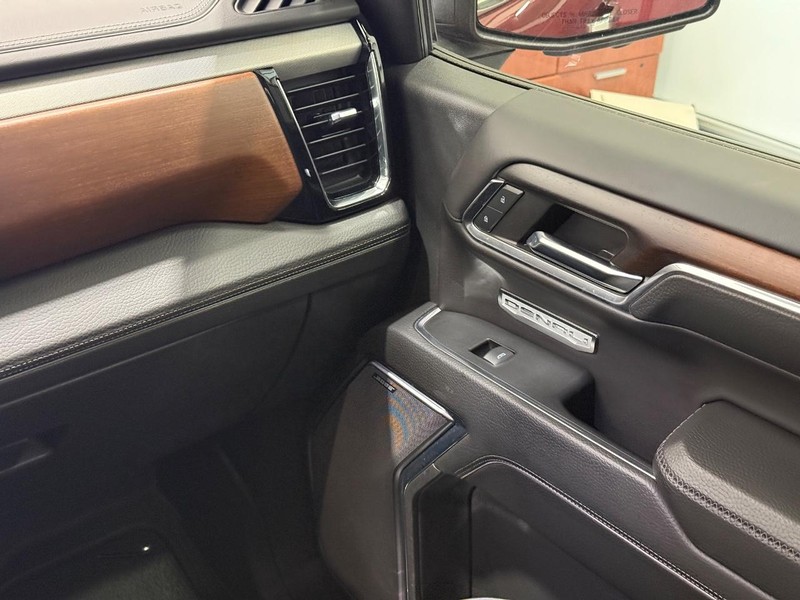 GMC Sierra 1500 Vehicle Full-screen Gallery Image 13