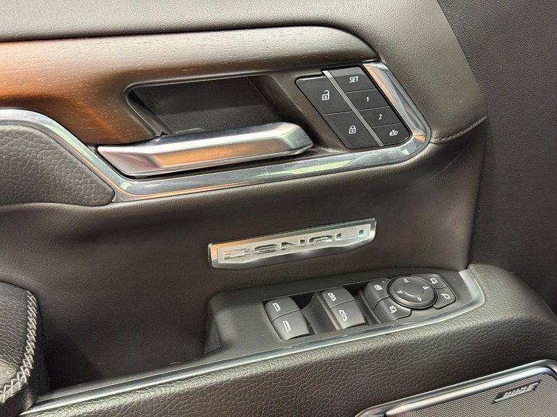 GMC Sierra 1500 Vehicle Full-screen Gallery Image 14